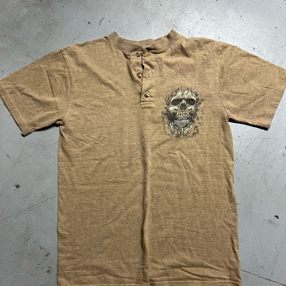 Men's Tan Skull Graphic Henley Shirt